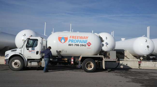 Driver fuels propane tanker in Utah