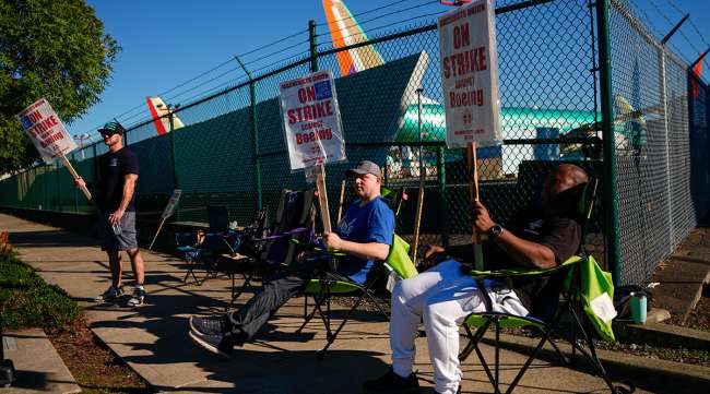 Boeing workers picket