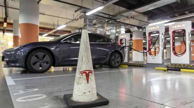 Tesla Probe Leads NHTSA to Request Documents From 12 Carmakers