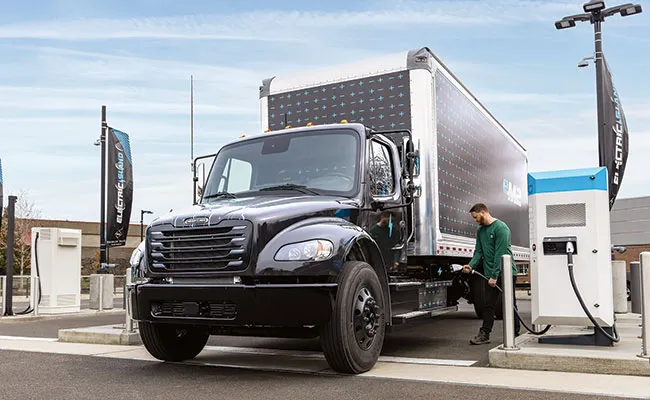 Freightliner eM2 charging