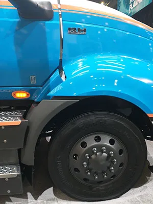 International battery-electric truck with Continental Ecoplus HTL2 tires