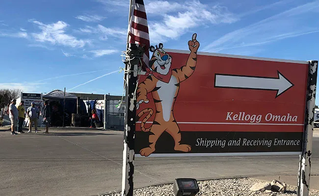 Striking workers at Kellogg's Omaha plant