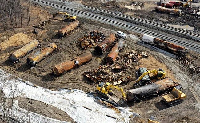 Cleanup at the derailment site